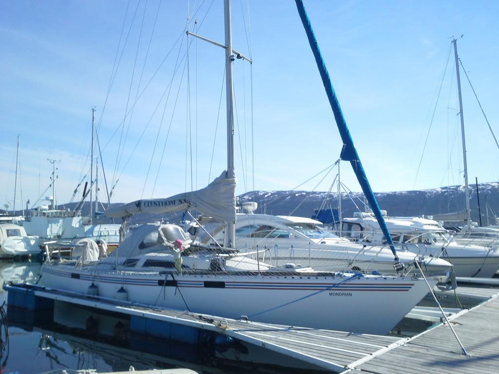 Norwavey, Sleep In A Boat Hotel Krokelvdalen Exterior foto